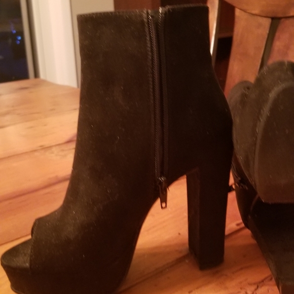 Shoes - Picture 3 of 5